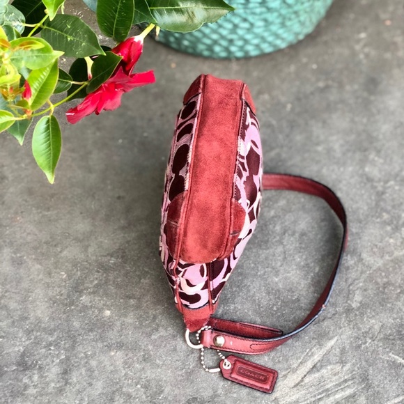 Coach Signature Mini - Picture 8 of 16